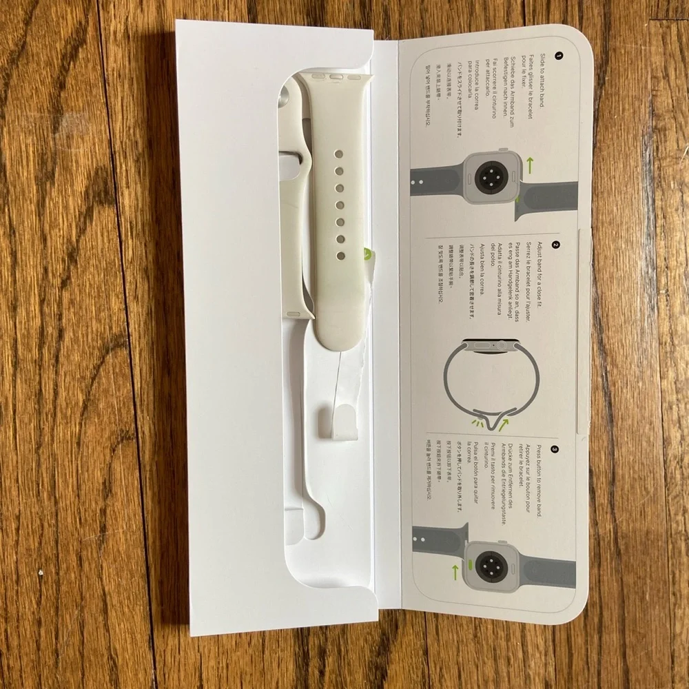 Apple Watch SE Gen 2 with Charger